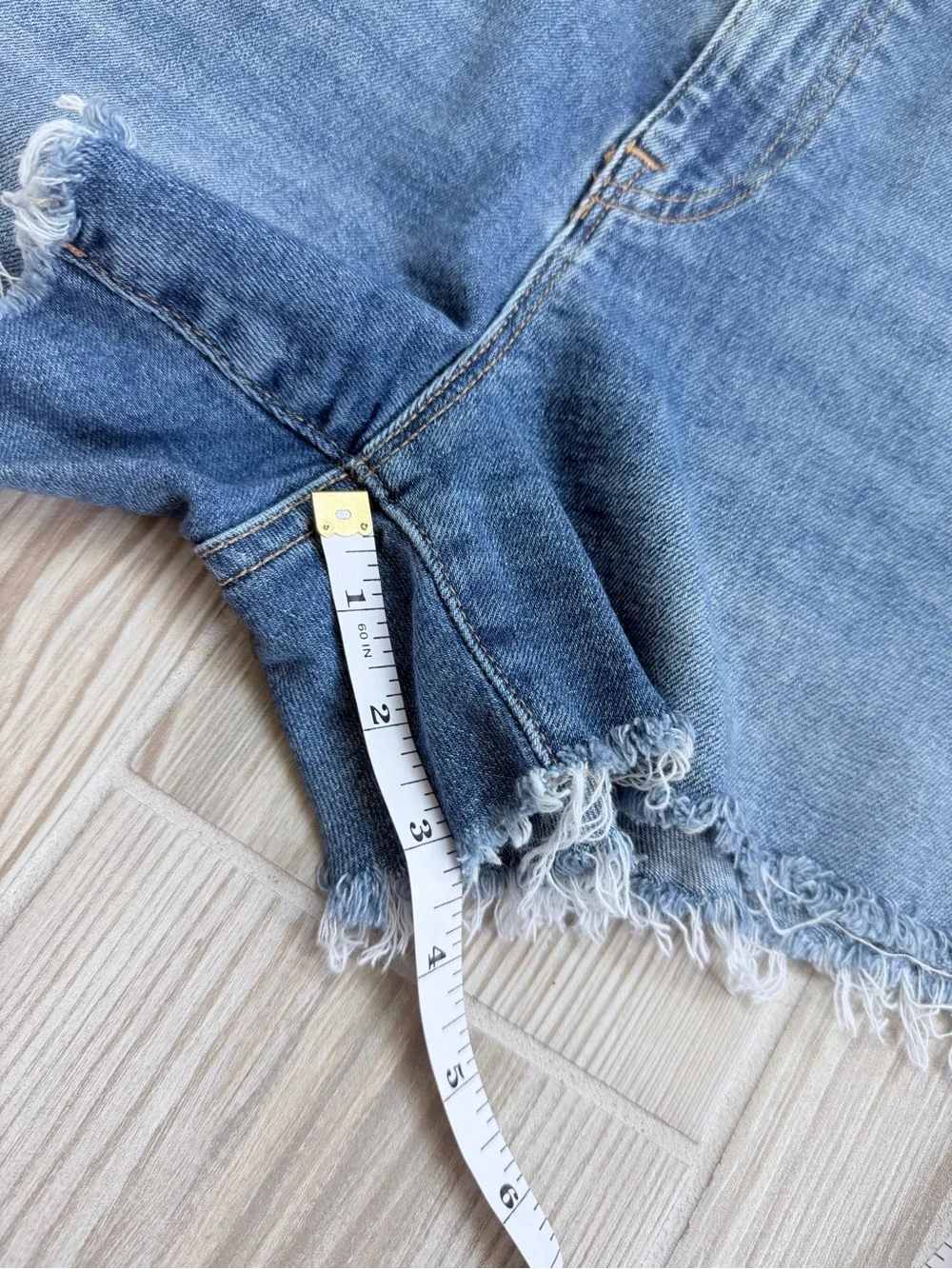Hudson Gemma Denim Shorts 27 Raw Hem Cutoff Medium Wash Stretch Jean Shorts